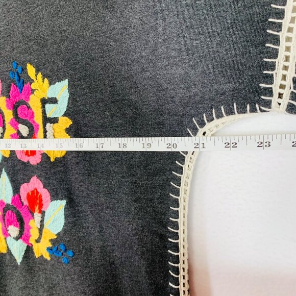 Bleu Bayou Crewel Embroidered Sweater Size S Floral Long Sleeve Blanket Stitch - Picture 13 of 16